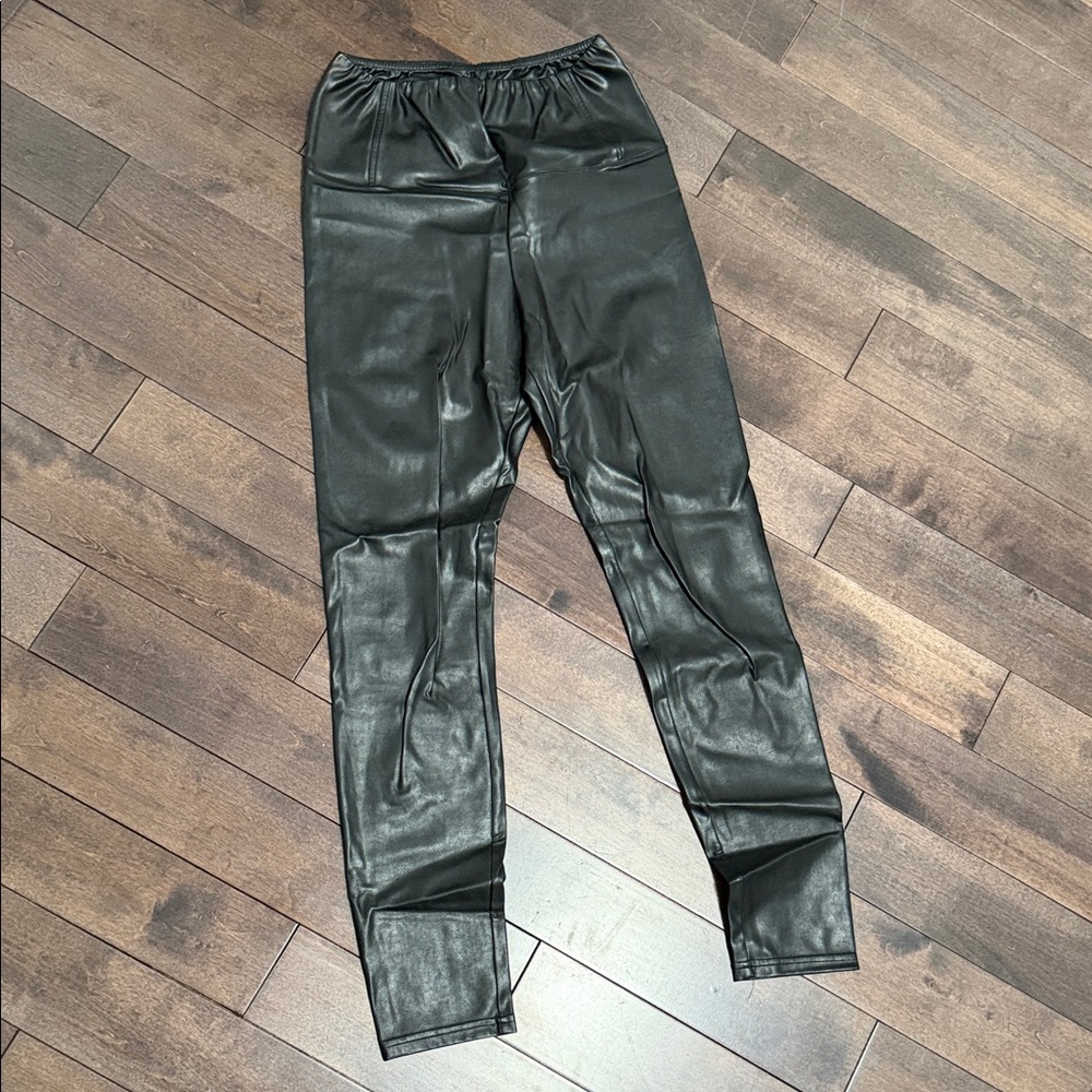 Aritzia Wilfred Black Faux Leather Leggings size small euc